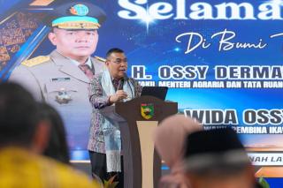 Tinjau PELATARAN di Kantah Kota Banjarbaru, Wamen Ossy: Hindari Masyarakat Menunggu Terlalu Lama di Loket