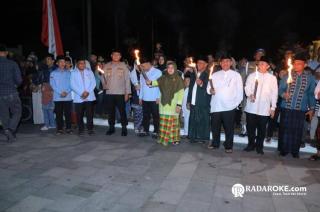 Bupati Siak Hidupkan Kembali Tradisi Pawai Obor di Kota Pusaka