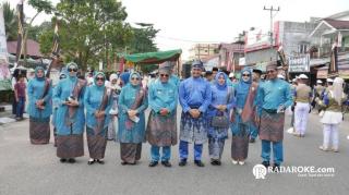 Semarakkan Pawai Ta aruf MTQ XLIV Riau, Bupati Bistamam Pimpin Kafilah Rohil