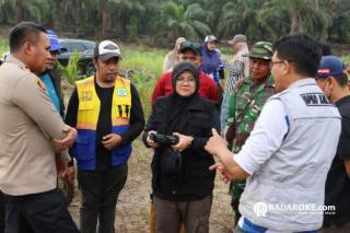 Bupati Siak Pastikan Karhutla Dayun Padam, Pendinginan Terus Dilakukan