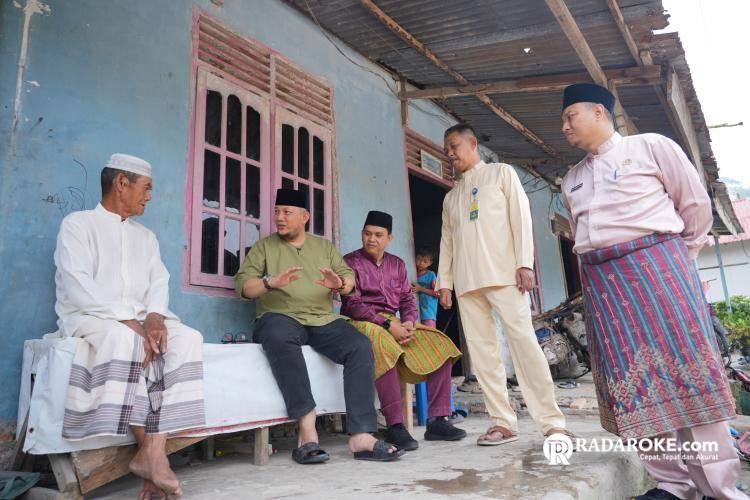 Bupati Melalui Diskominfo Siak Salurkan Sembako untuk Lansia dan Warga Membutuhkan
