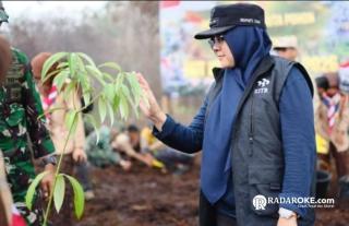 Cegah Alih Fungsi Lahan Bekas Karhutla, Bupati Siak Tanam Pohon di Kawasan KITB